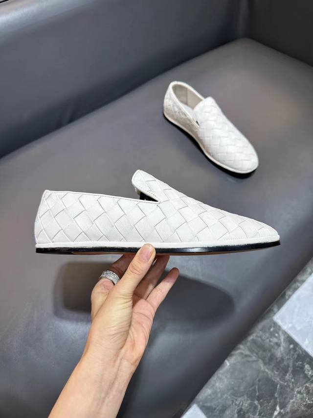 Bottega Veneta～ 码数：39–44。批： Bv官网同步新品高端系列手工编织牛津鞋，采用进口机车法国滚边工艺，手工编织，精致车工缝线。内里本染小牛皮